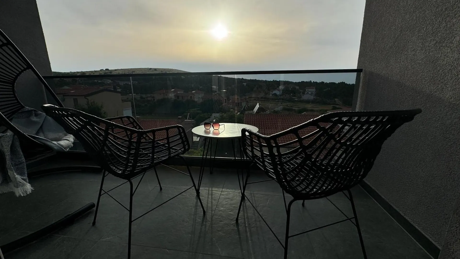 Staysee Vir - Penthouse Apartment