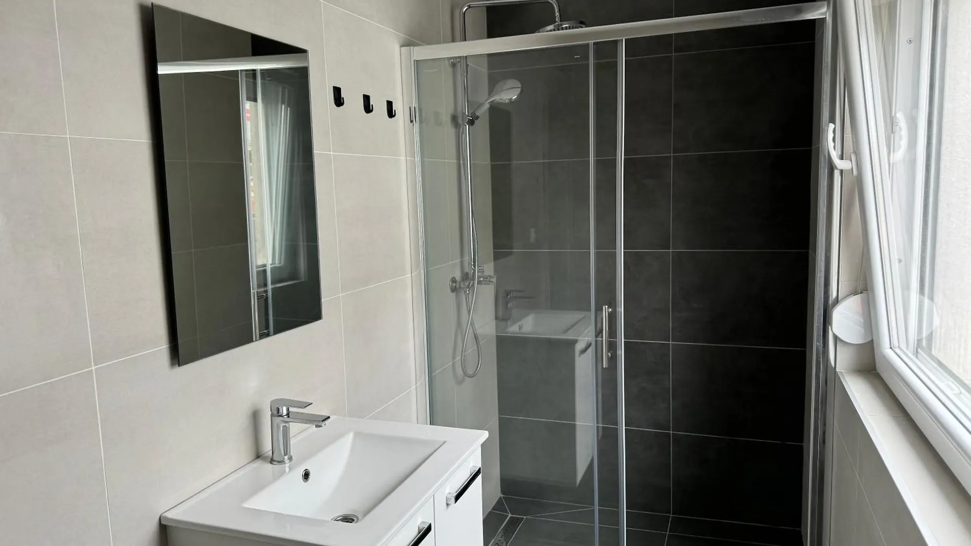 Staysee Vir - Penthouse Apartment